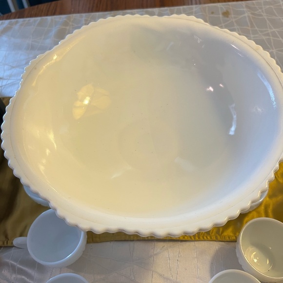 1950s mckee milk glass punch bowl with 10 cups - Picture 8 of 13